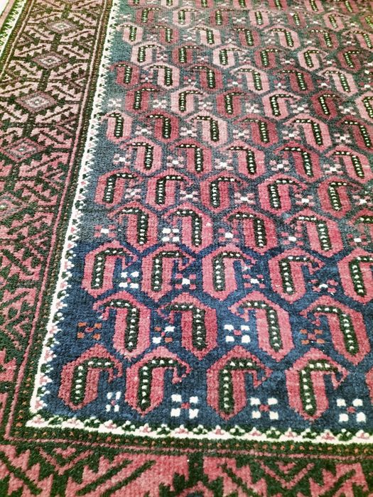 Niespotykany wełniany ręcznie tkany dywanik Aszfar 88x155cm