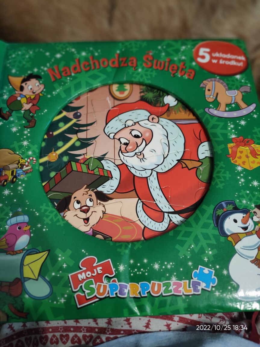 Książka nadchodzą święta z puzzlami