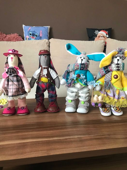 zestaw ręcznie robionych świątecznych króliczków