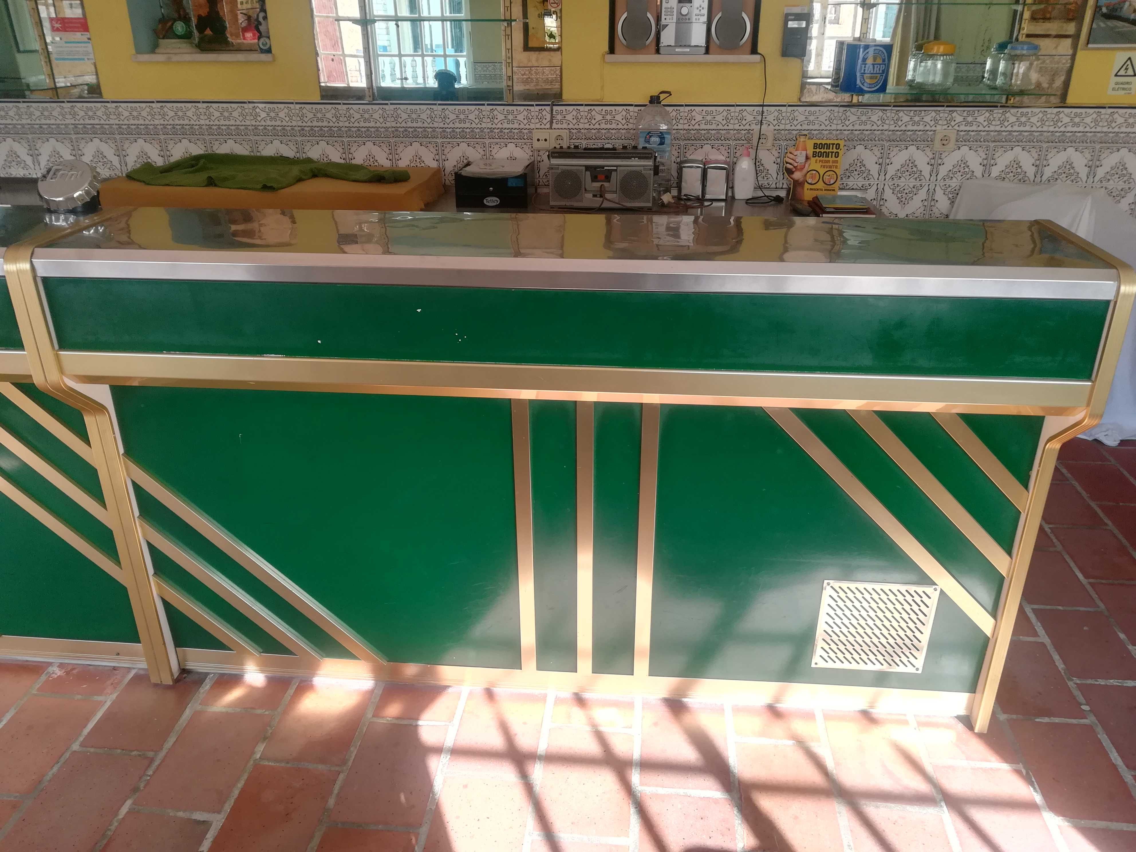 Balcão frigorífico e vitrine para café ou similar