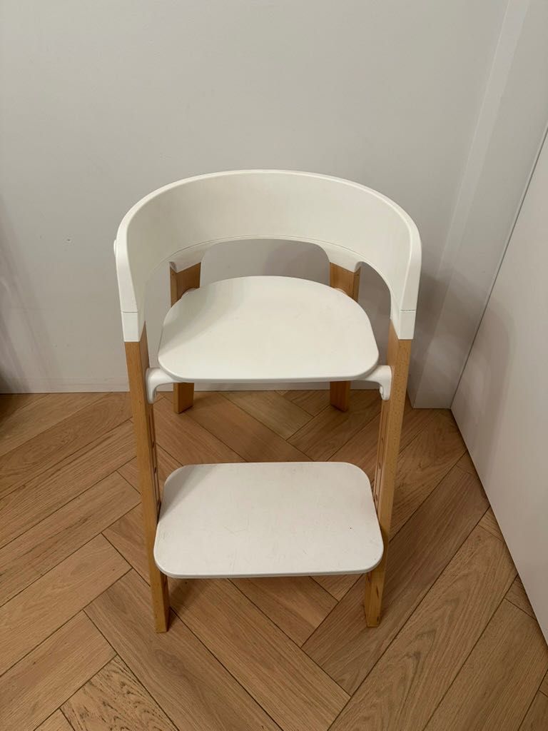 Stokke Steps białe krzesło dla dziecka, 1 rok, stan idealny, 50% ceny