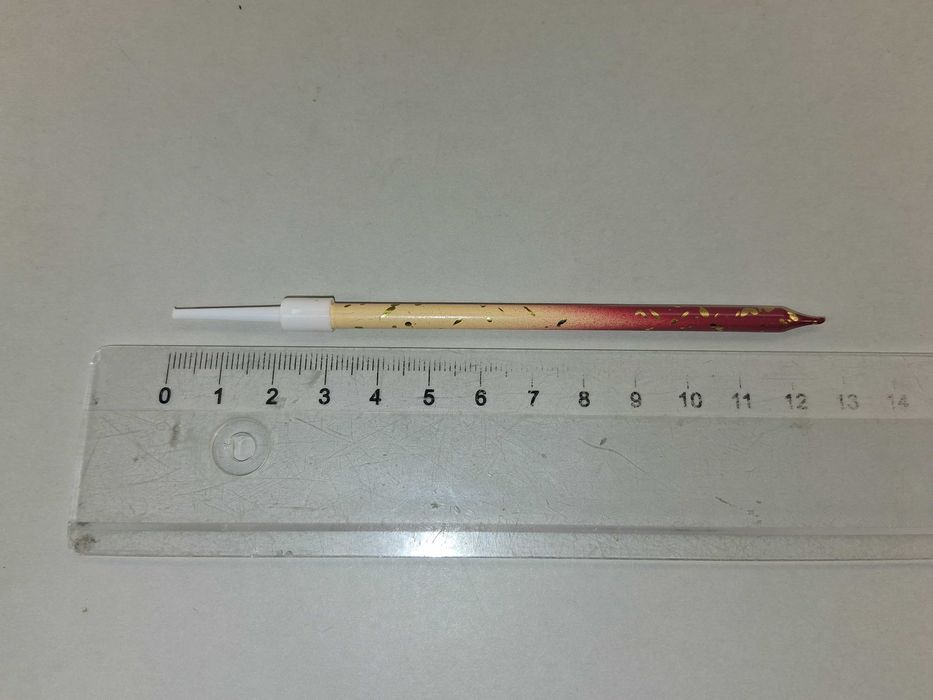 N068 Zestaw Długie Świeczki Urodzinowe Na Tort 24 Sztuki 12 cm