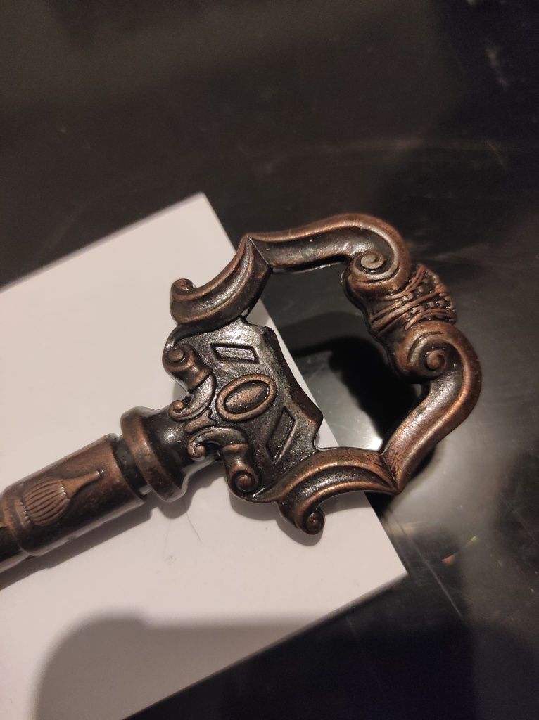 Saca rolhas em formato de chave antigo