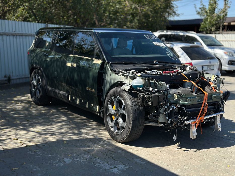 Rivian R1S Adventure