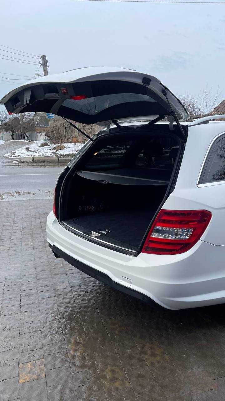 Шрот Розбірка запчастини W204 C-class/Разборка запчасти Мерседес W204