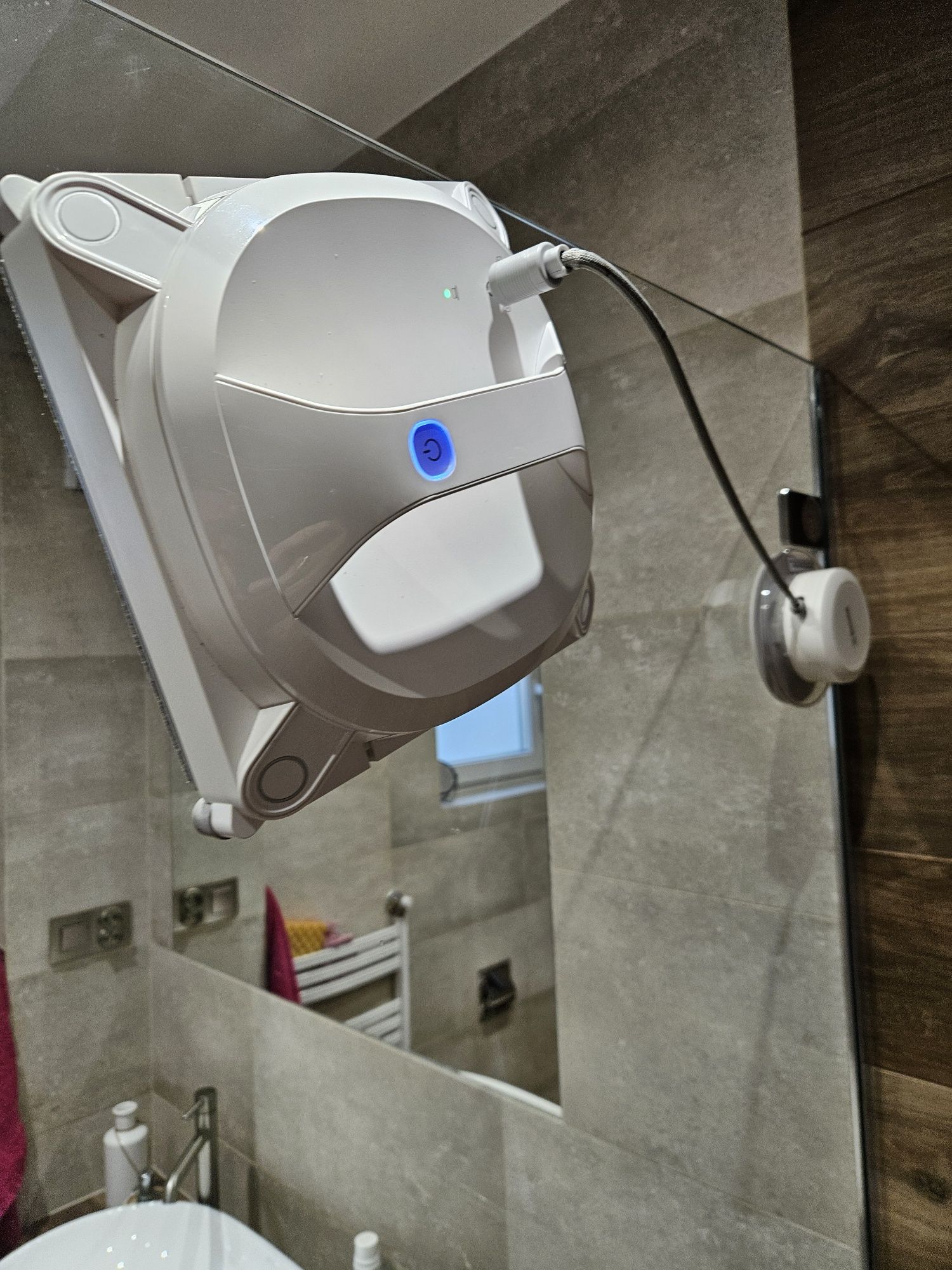 Robot do mycia okien winbot x