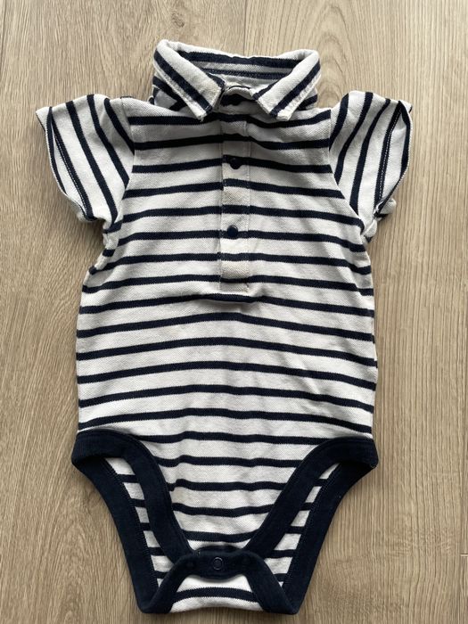 Body dla chłopca z krótkim rękawkiem i kołnierzykiem
