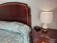 Cama de Casal de madeira mogno com oferta de colchão