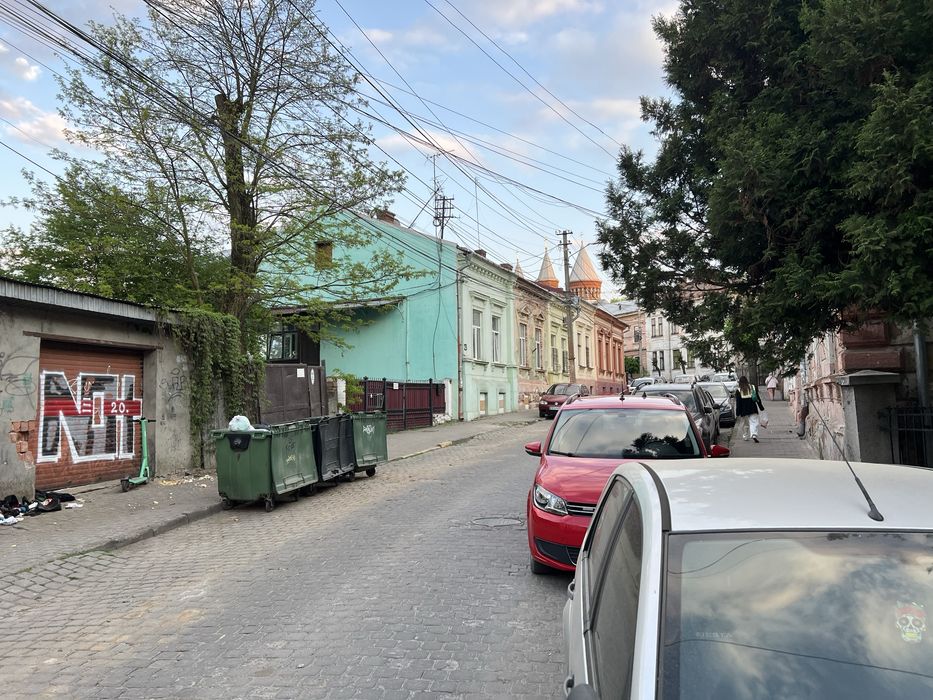 Продам 114 метрів - комерція в центрі Чернівців.