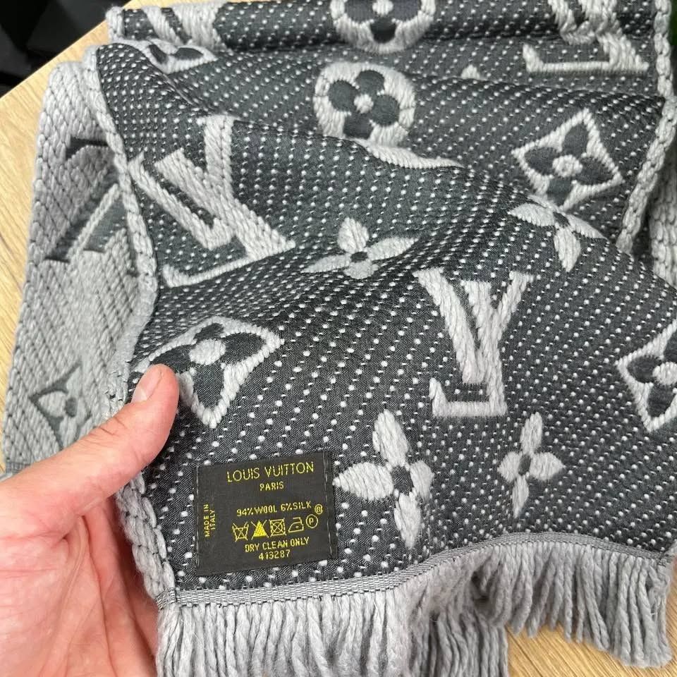 Оригінал Шарф та шапочка від відомого бренду Louis Vuitton