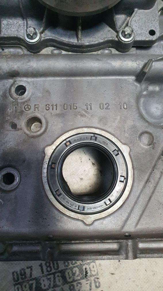 Кришка двигуна передня Mercedes c-class w203, w210 2.2cdi R6110151102