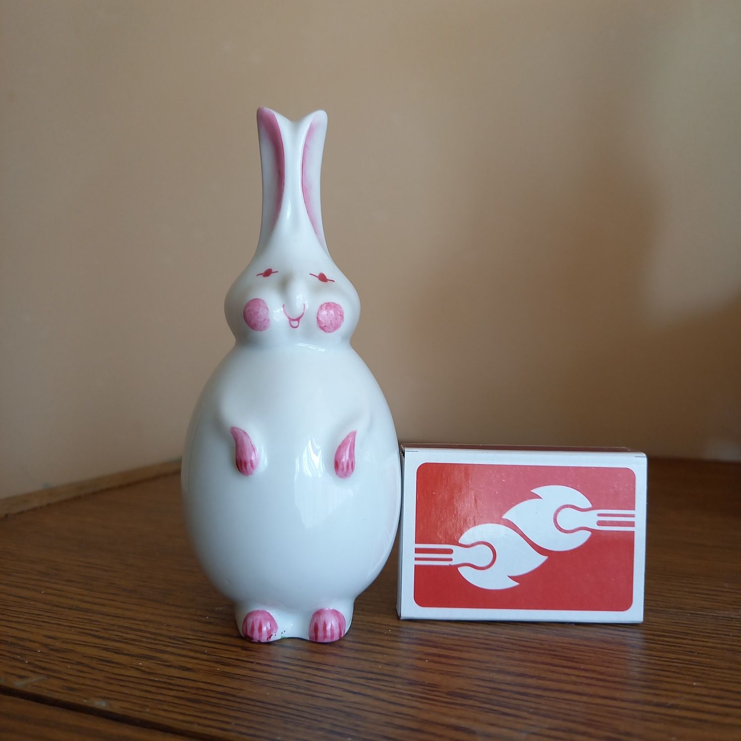 Hollohaza, porcelanowa figurka ZAJĄC WIELKANOCNY, l.60te.