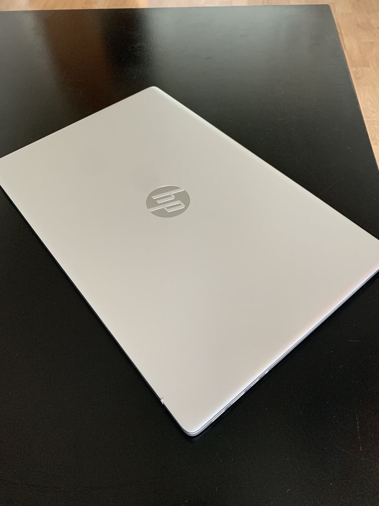 Laptop HP ( Windows 11) Intel UHD Graphics 600 1.10GHs