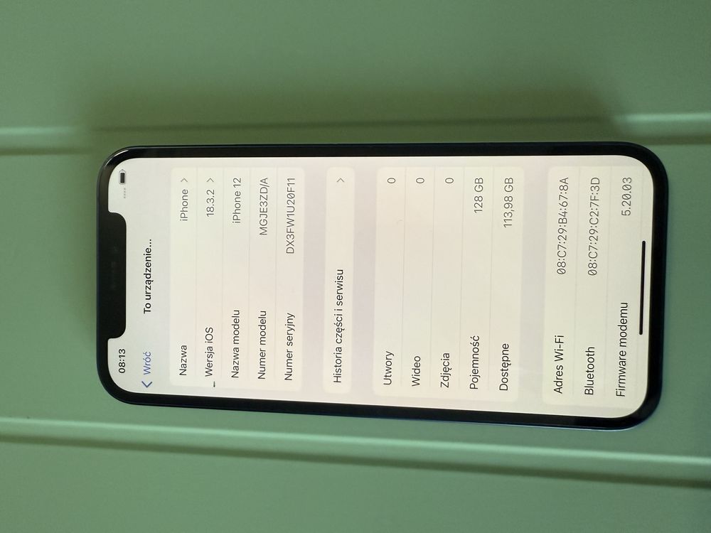 iPhone 12 w kolorze granatowym