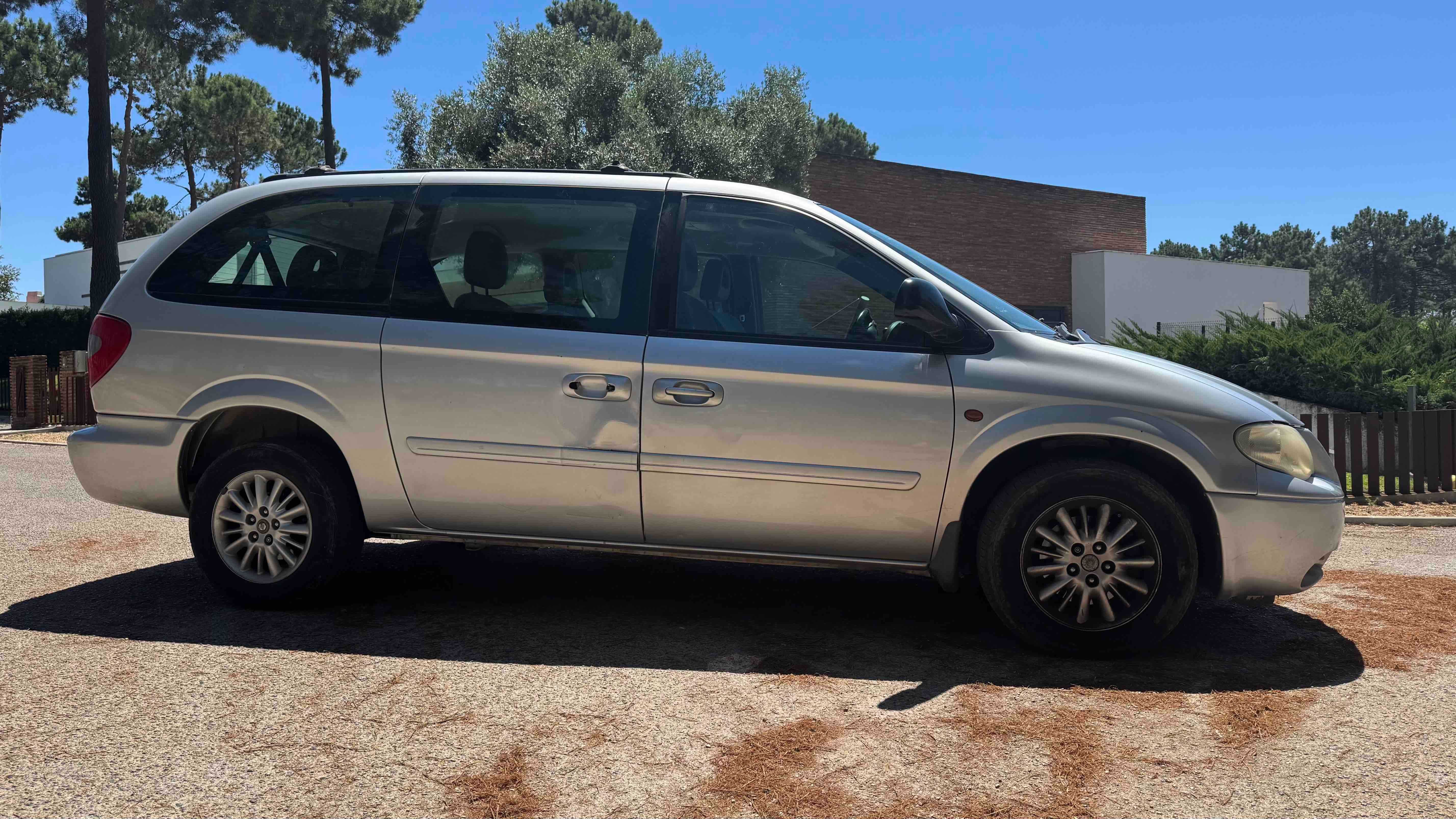 Chrysler Grand Voyager 2.8 CRD • 2004 • 7 lugares • Automático