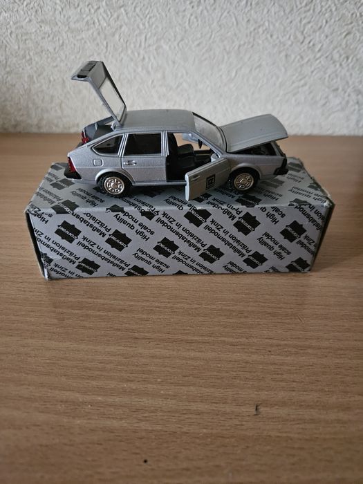 Модель 1:43 volksvagen passat conrad