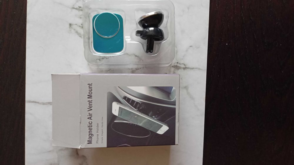 Uchwyt samochodowy na smartfon