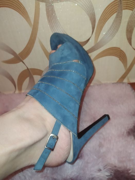 Босоніжки з натуральної замші(блідо-блакитного кольору)