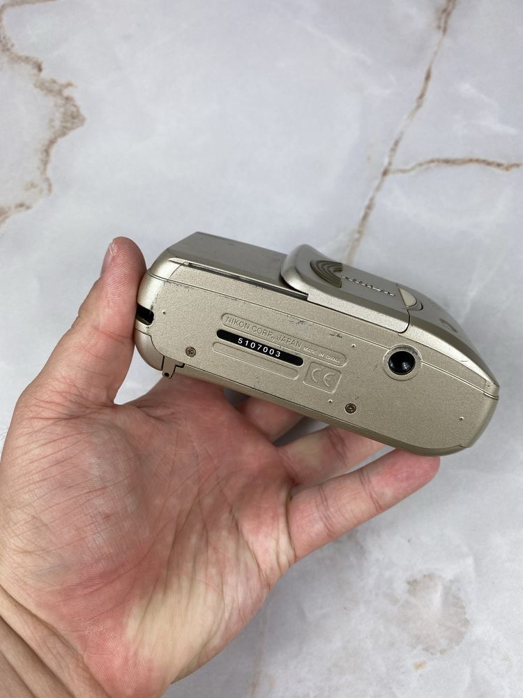 Aparat analogowy na klisze Nikon lite touch zoom 70w