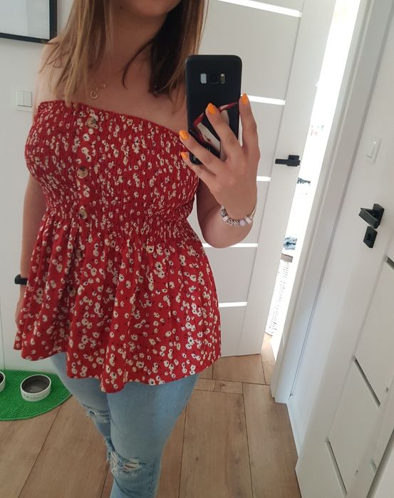 Bluzka top w kwiatki czerwona odkryte ramiona