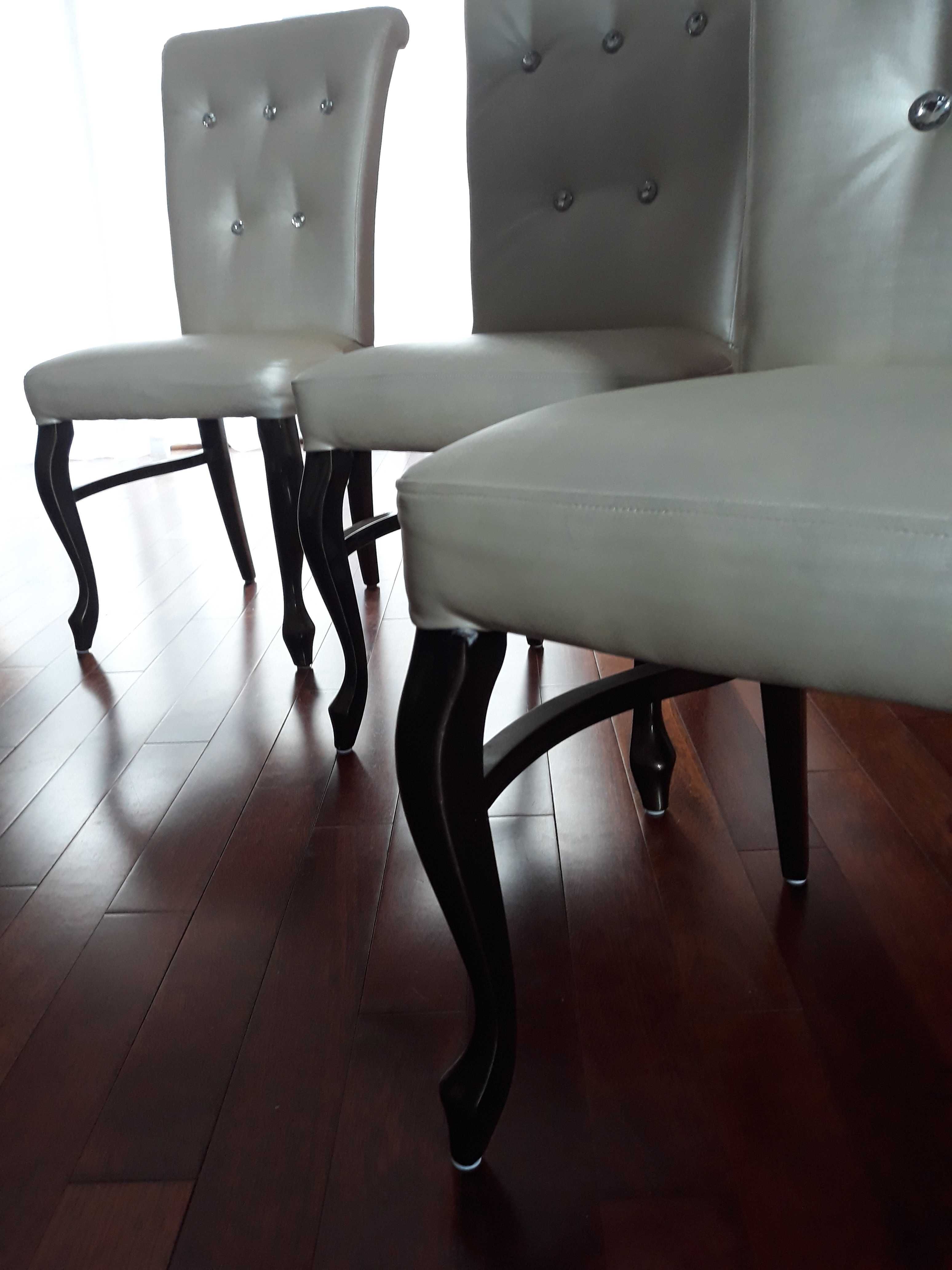 Krzesła - drewniane, wygodne i niezniszczalne
