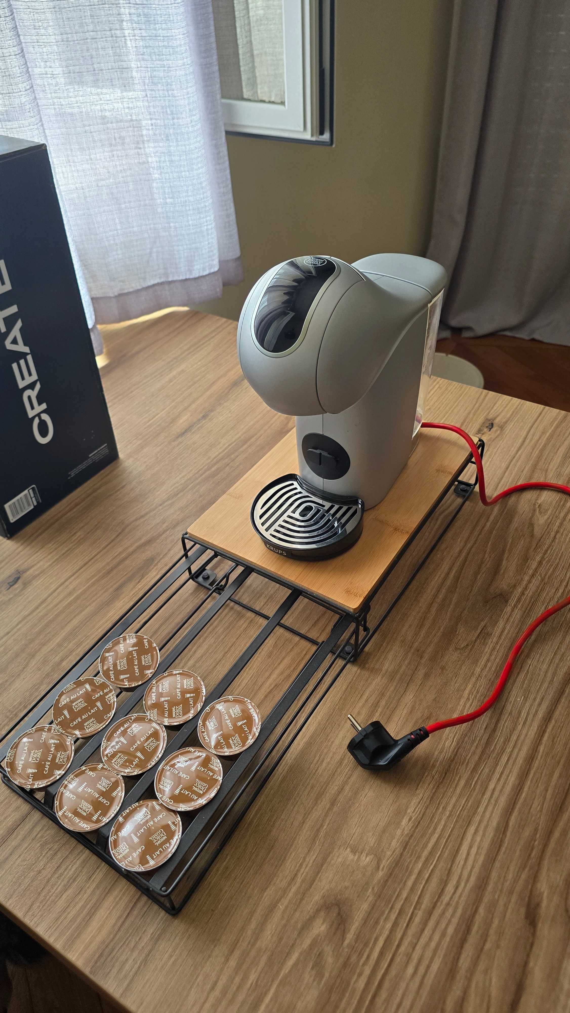 Máquina de café Dolce Gusto + Suporte
