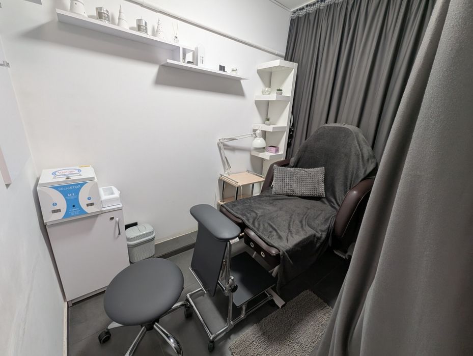 Здам в оренду робоче місце перукаря та майстра манікюру , педикюру