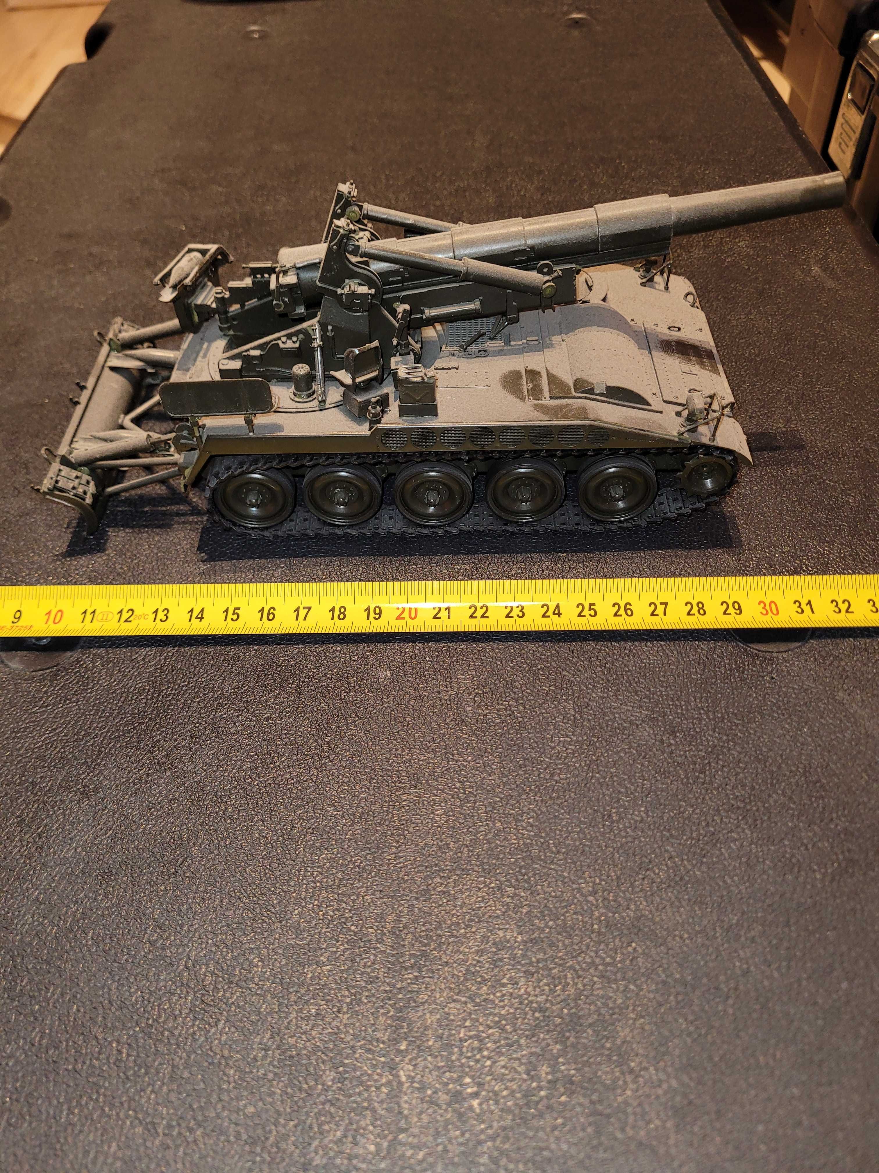 Model amerykańskiej samobieżnej haubicy M110 howitzer