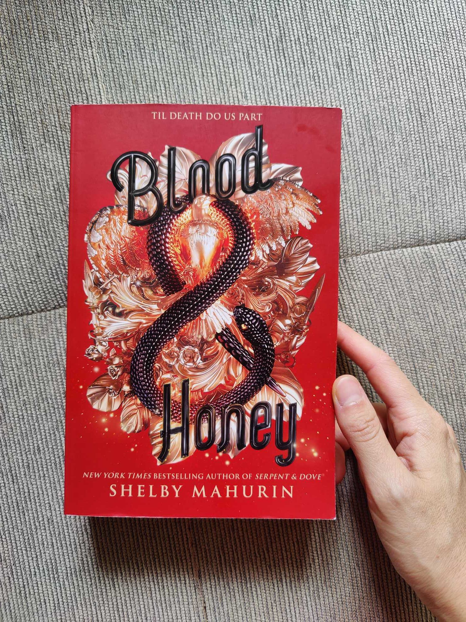 Livro fantasia Blood and Honey, Shelby Mahurin