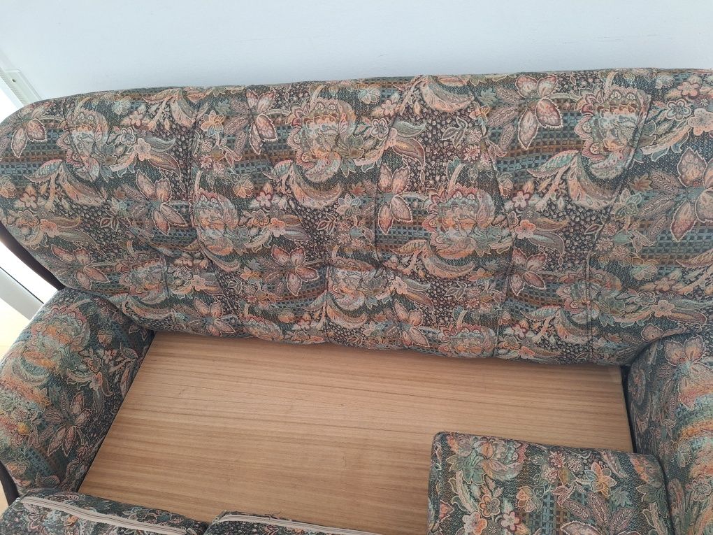 Sofá três lugares e cama