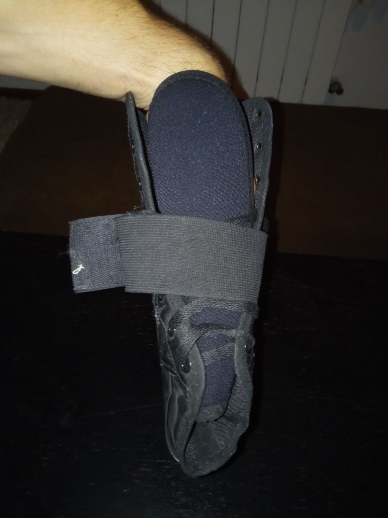 stabilizator kostki / pół-sztywny, prawy, rozmiar M / BJJ, JUDO