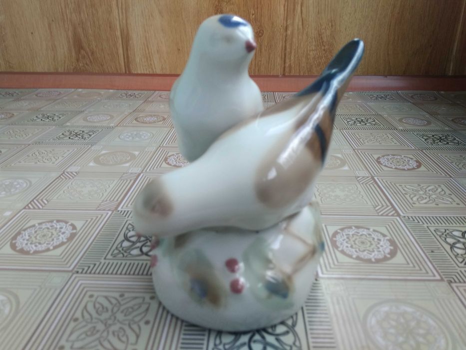 продам фарфоровую скульптуру "Птички"