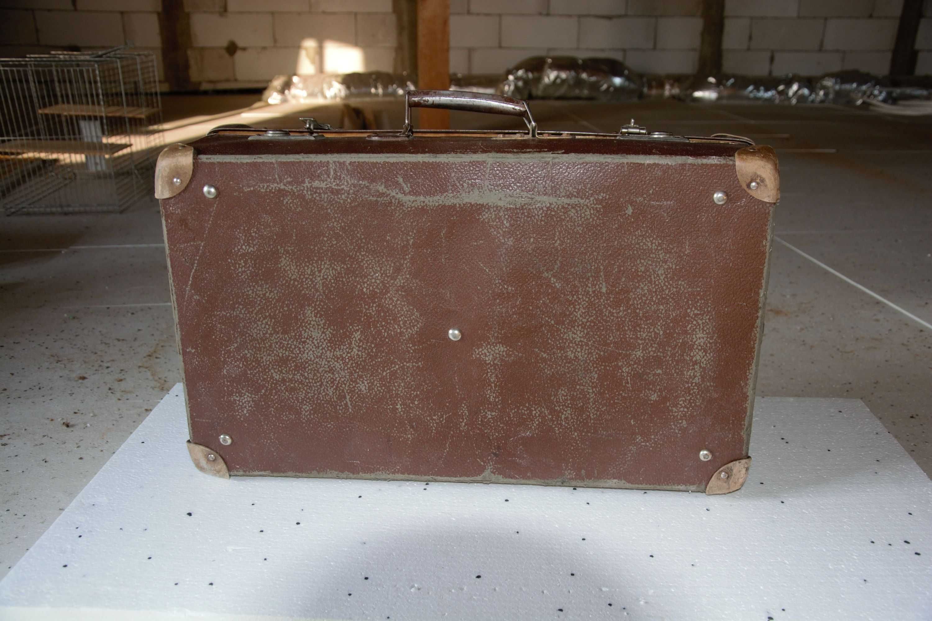 Stara tekturowa walizka PRL