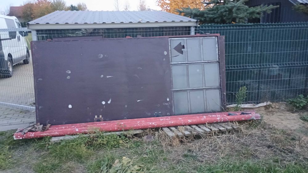Brama garażowa dwuskrzydłowa , metalowe ,masywne