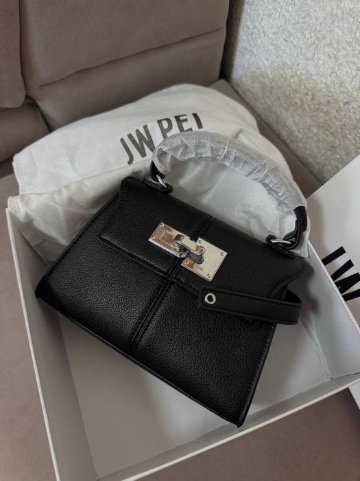 Жіноча сумочка JW PEI Elise Top Handle Bag у чорному кольорі