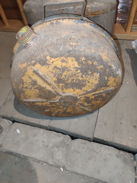 Продам канистру для бензина