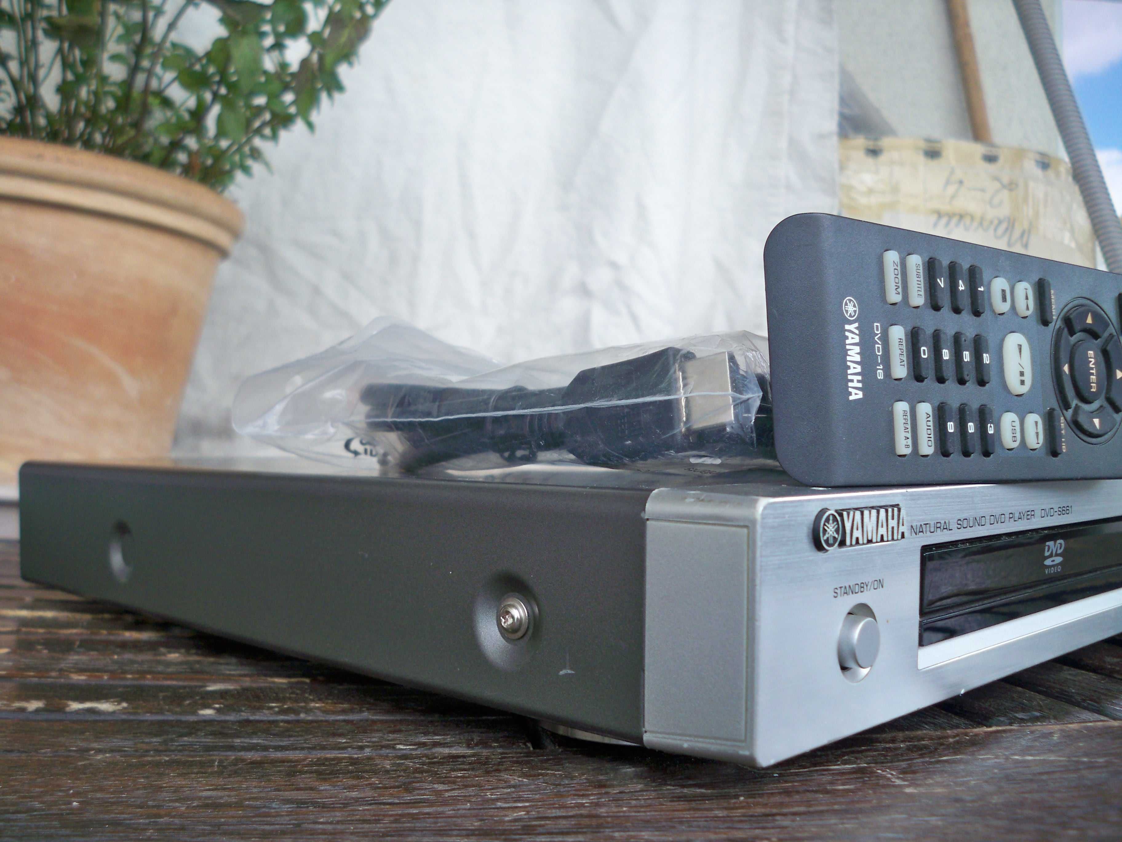 odtwarzacz DVD z HDMI i USB: Yamaha DVD-S661, pilot, kabel hdmi gratis
