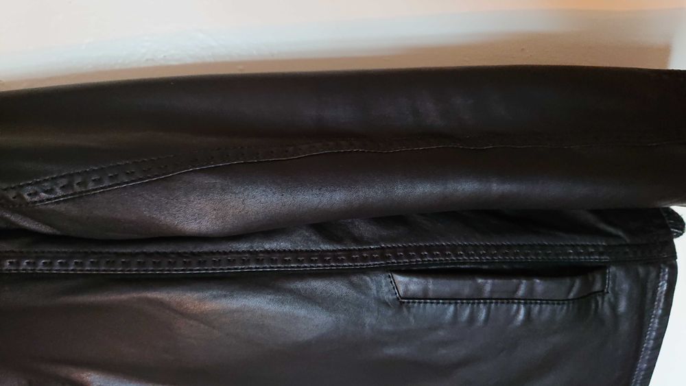 Продам турецкую кожаную курточку.