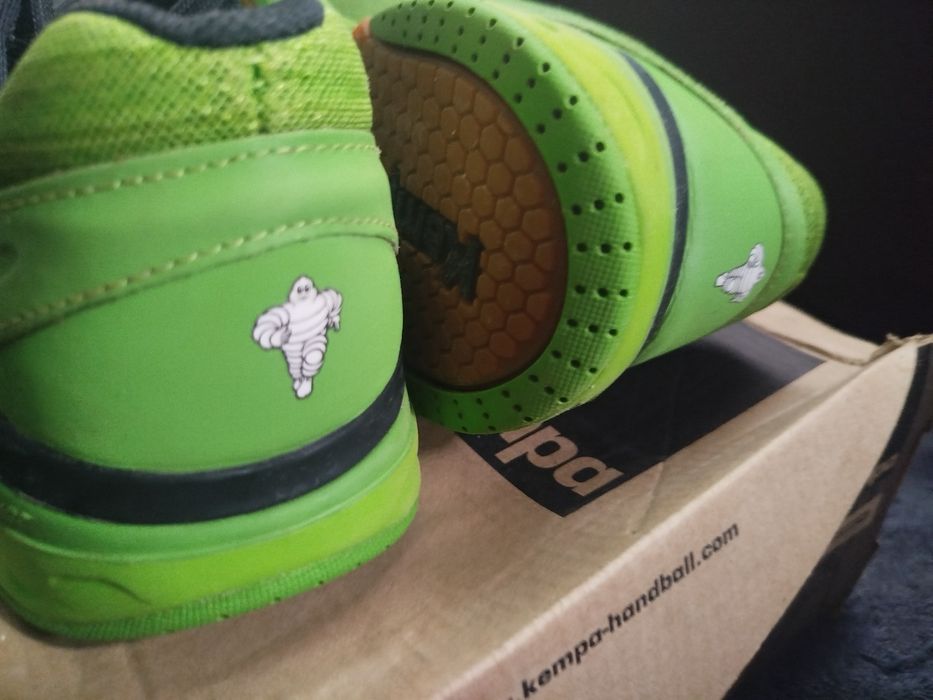 Tenis kempa de andebol.