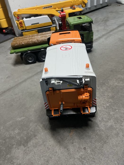 Bruder MAN scania mercedes Zamiatarka do ulicy