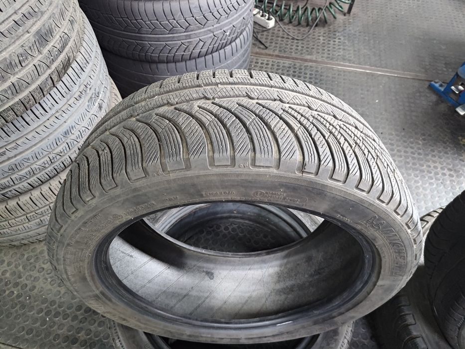Продам зимнюю резину Michelin 235/45/18