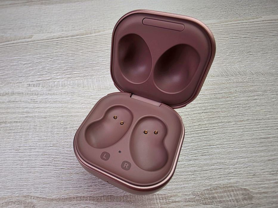 Зарядний кейс для навушників Samsung Galaxy Buds Live Bronze (SM-R180)