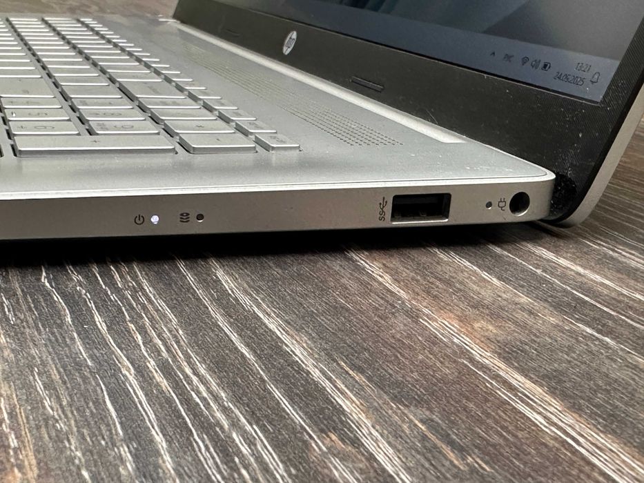 Ноутбук HP 17.3 FHD|core i5-1135G7|DDR4-16GB|SSD-240GB|Intel Iris Xe