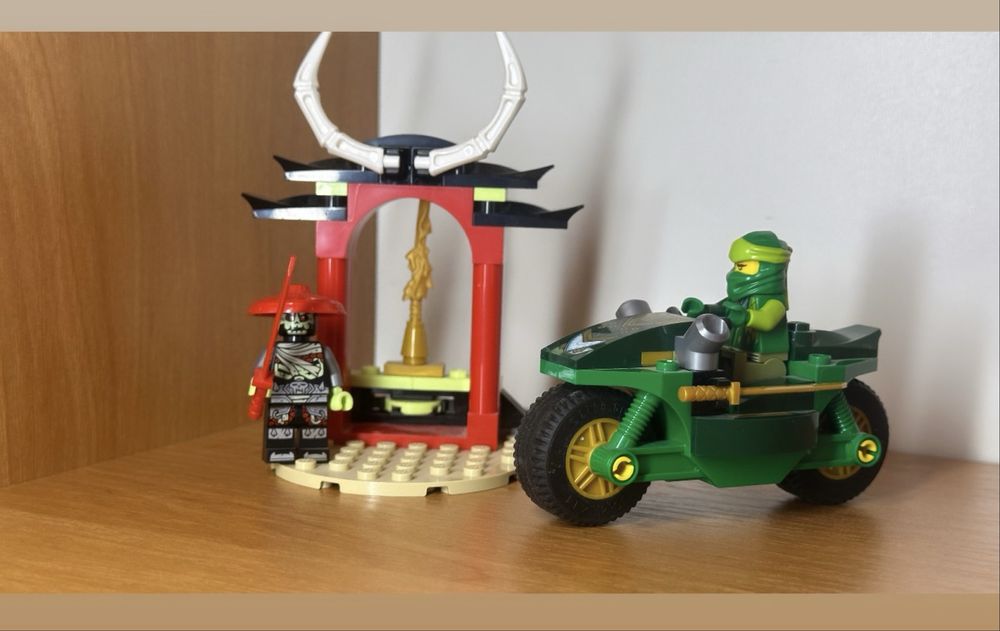 LEGO NINJAGO/ Лего НиндзяГо байк Лойда