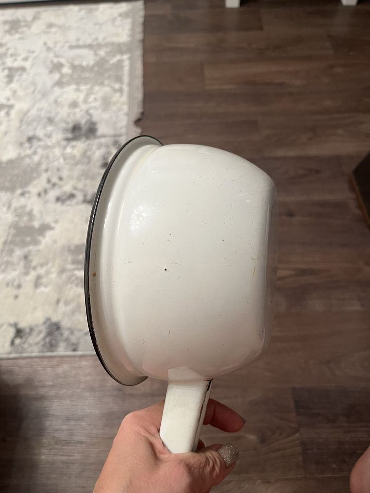 Продам ковшик эмалированный