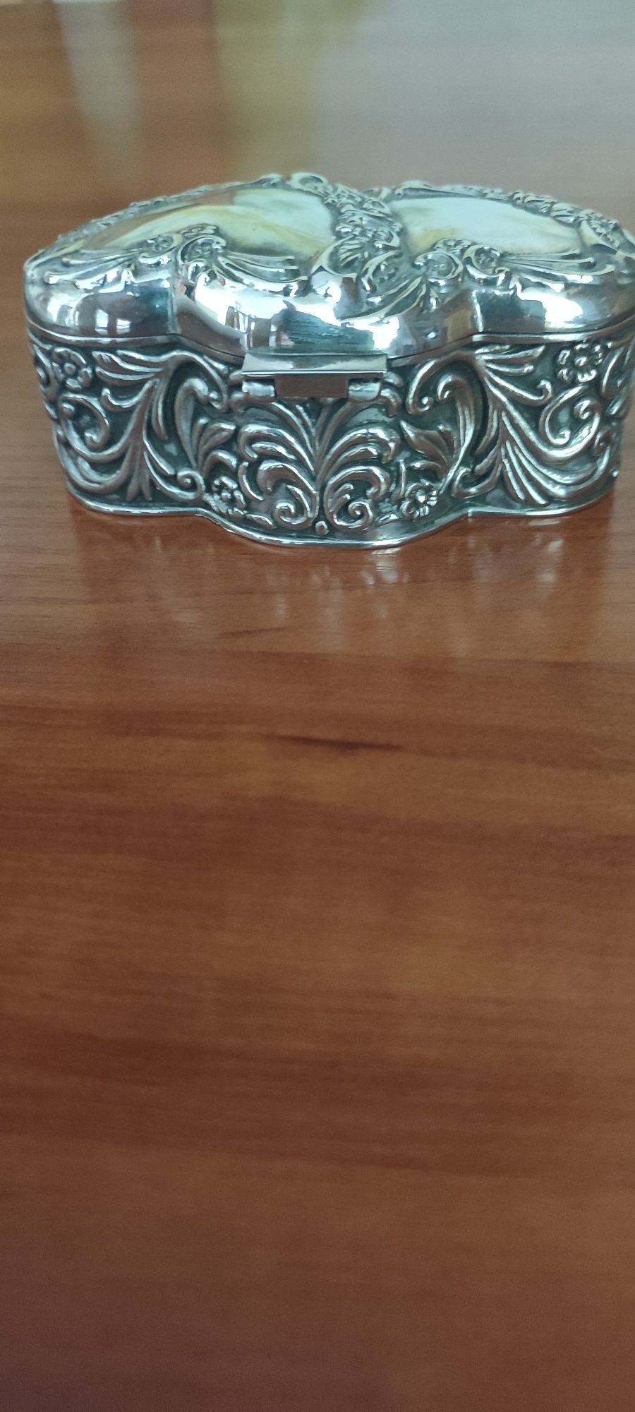 Szkatułka metalowa