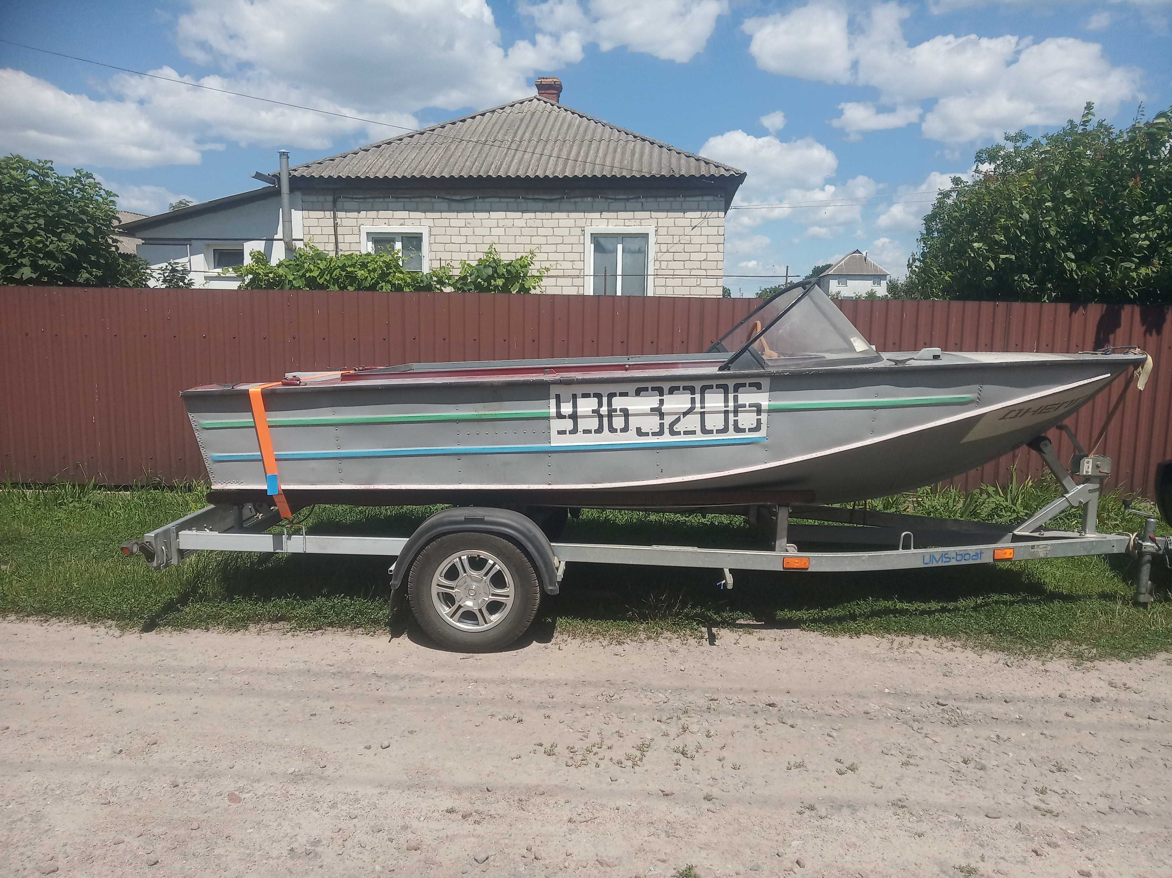Продам лодку Днепр