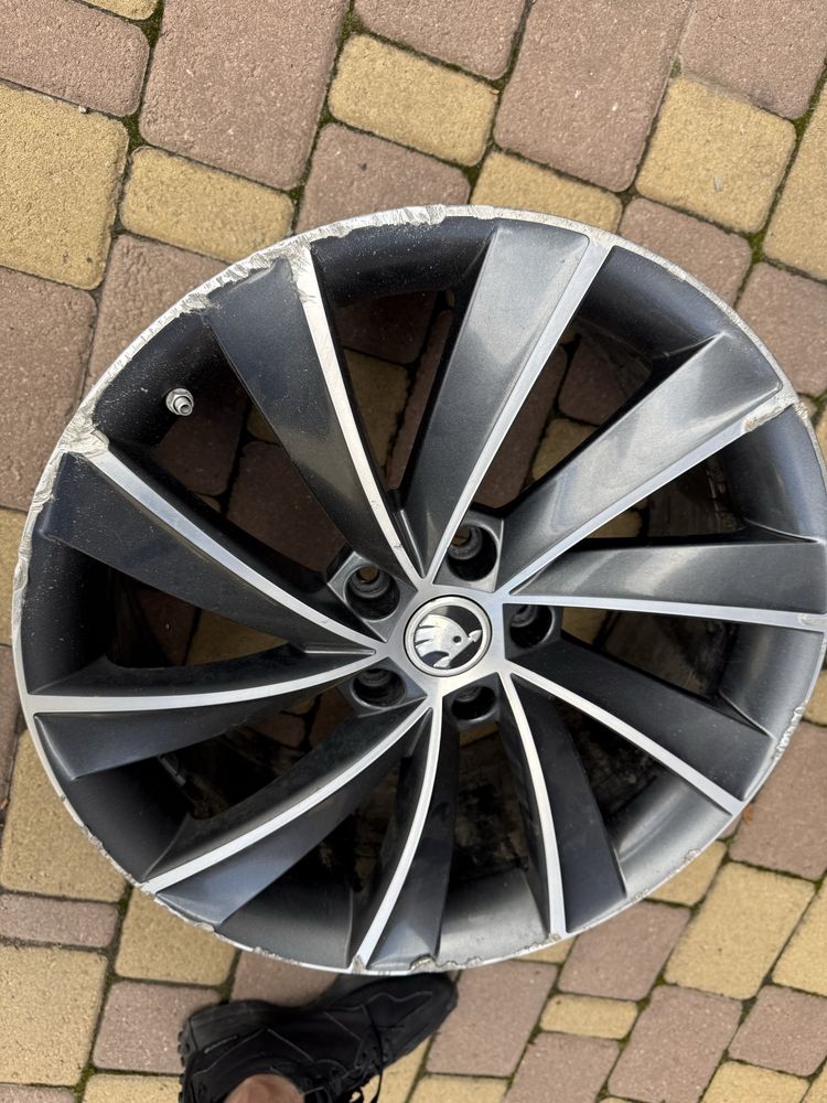 Диски 5/112r18 skoda superb laurin klement