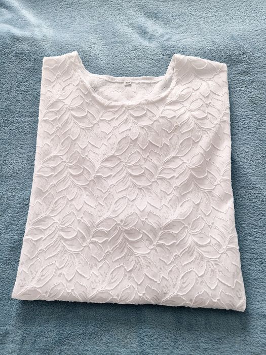 Bluzka damska z haftem . Rozmiar 4xl.