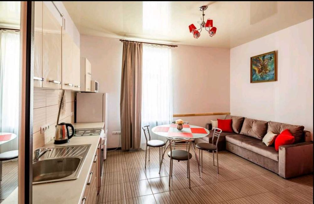 Центр міста, 1хв до Оперного театру. 6+сп. Місць.вул.Котлярська 1 ..